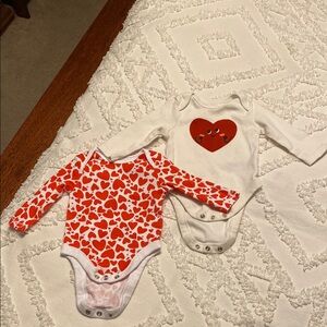 Old Navy Heart long sleeve onesies. Size 0-3 month. Twin set. Valentine’s Day.